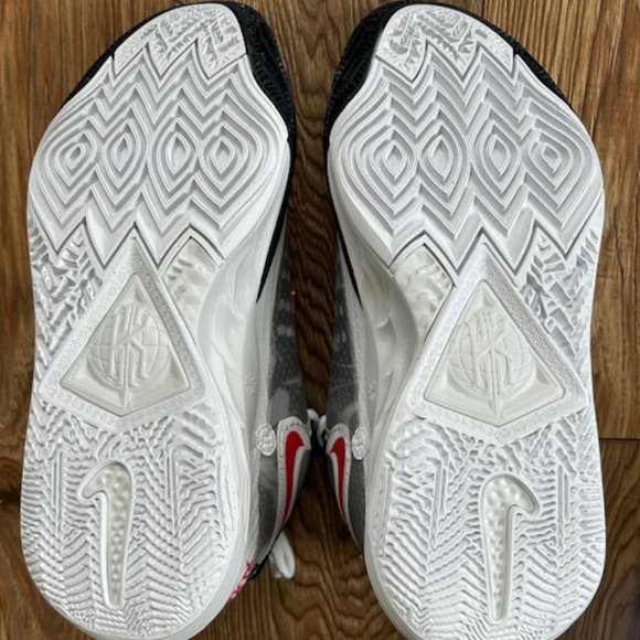 Nike Air Zoom Kyrie 8 White University Red Black Men's 9.5 Women 11 DJ6017-100 - Picture 9 of 10